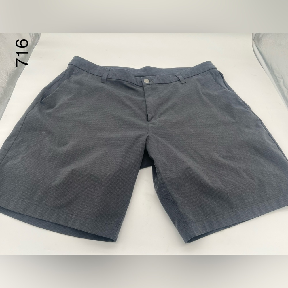 Lululemon‎ men’s black shorts sz 38
